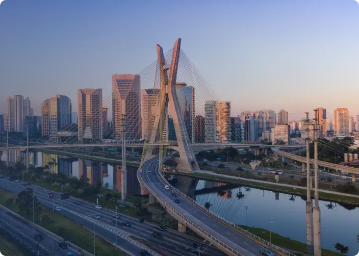 Vista de São Paulo com a Ponte Estaiada