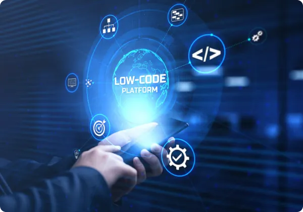 Mão segurando celular com ícones de plataforma low-code